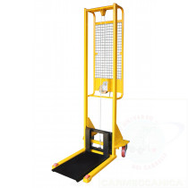 Hand winch stacker with automatic friction brake, with loading plate