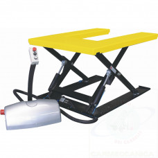 Low profile u-shaped scissor lift table